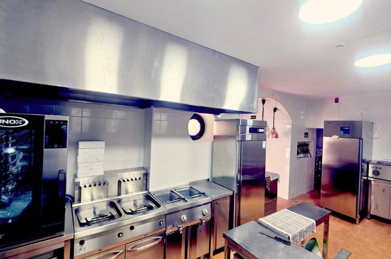 Forno Profissional UNOX e Área de Confeção